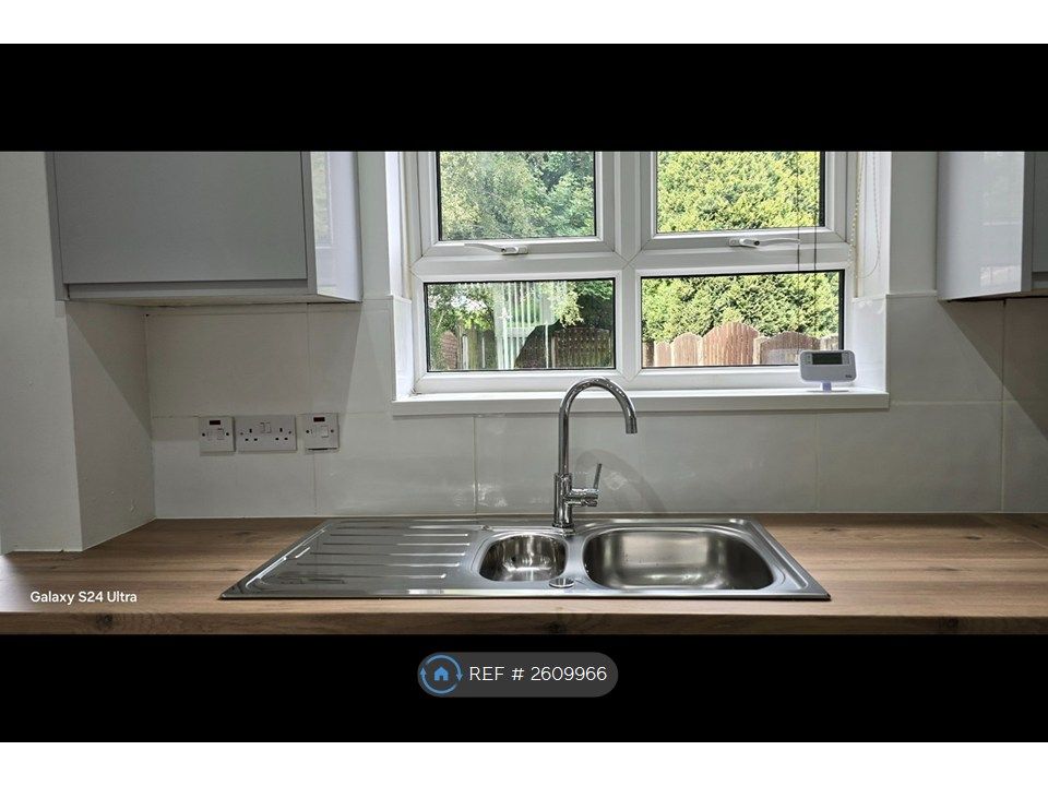 Property photo 3 of 33 Kitchen
