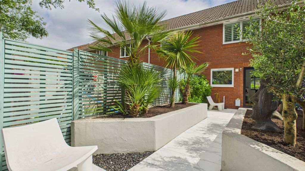 Property photo 1 of 10 Ewemove-Ennelclose-Garden2