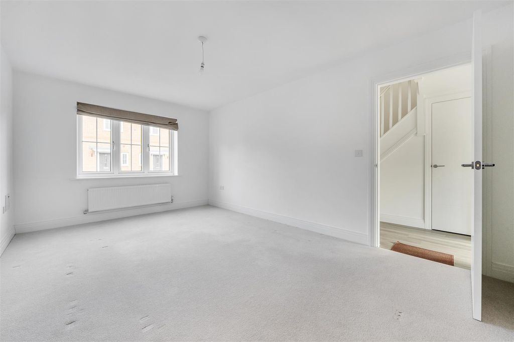 Property photo 2 of 18 1374686-12-690A0B0c8Deb6.Jpg