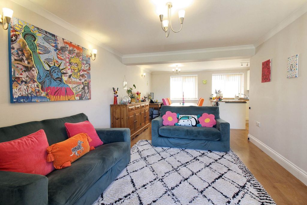Property photo 2 of 12