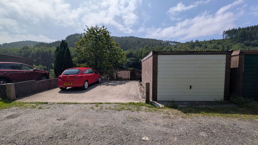 Property photo 2 of 28