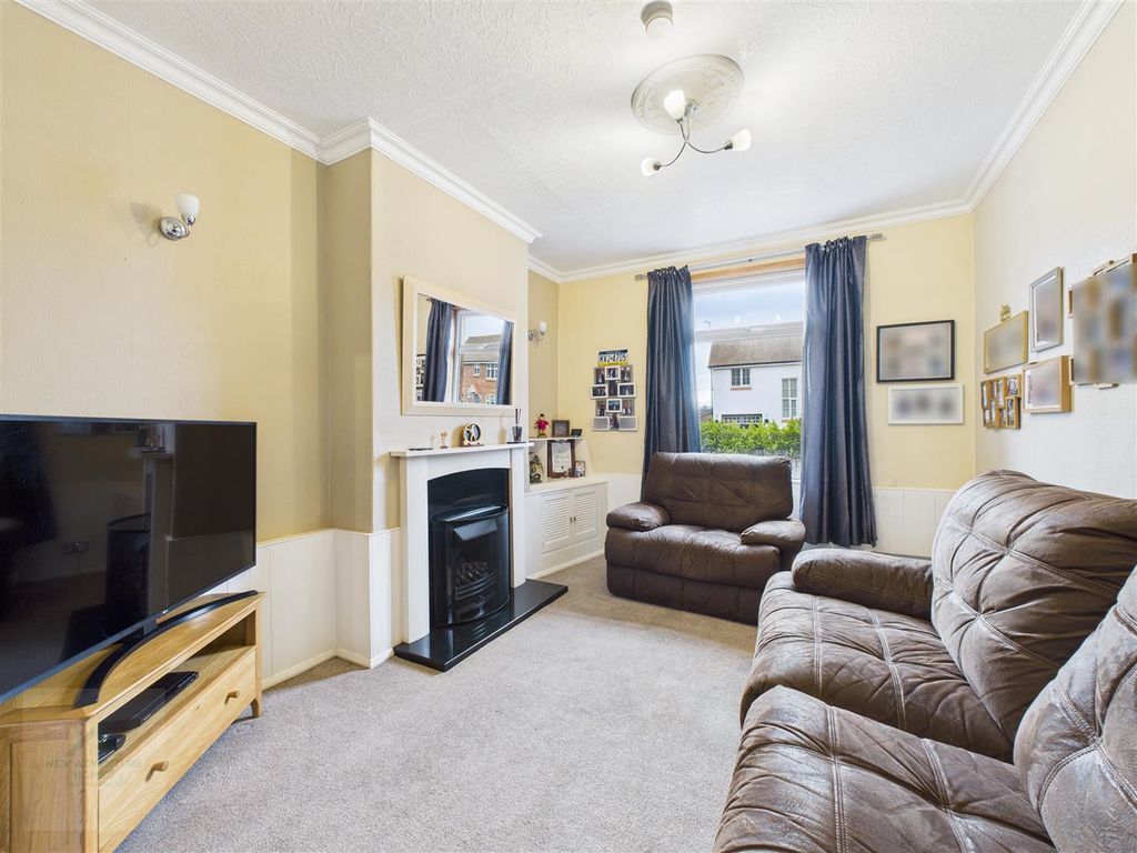 Property photo 2 of 18 Living Room