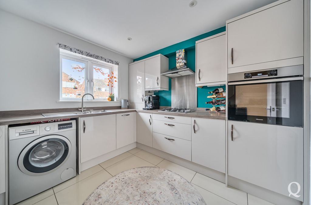 Property photo 2 of 24 5Bee4163-Fd7F-43c...