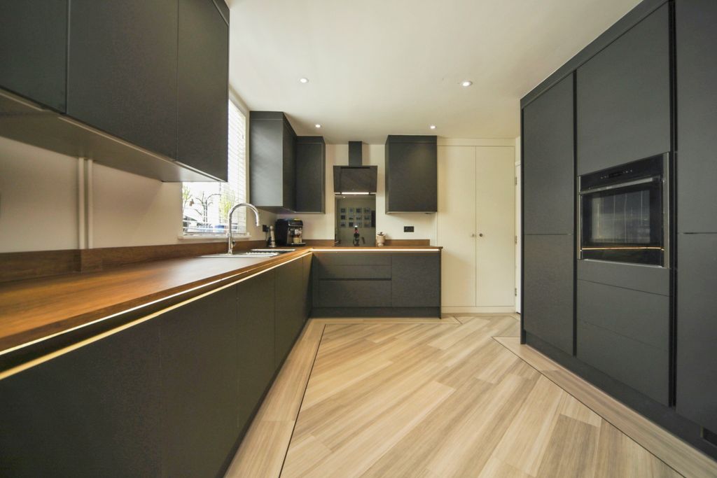 Property photo 2 of 19 9T5A0959