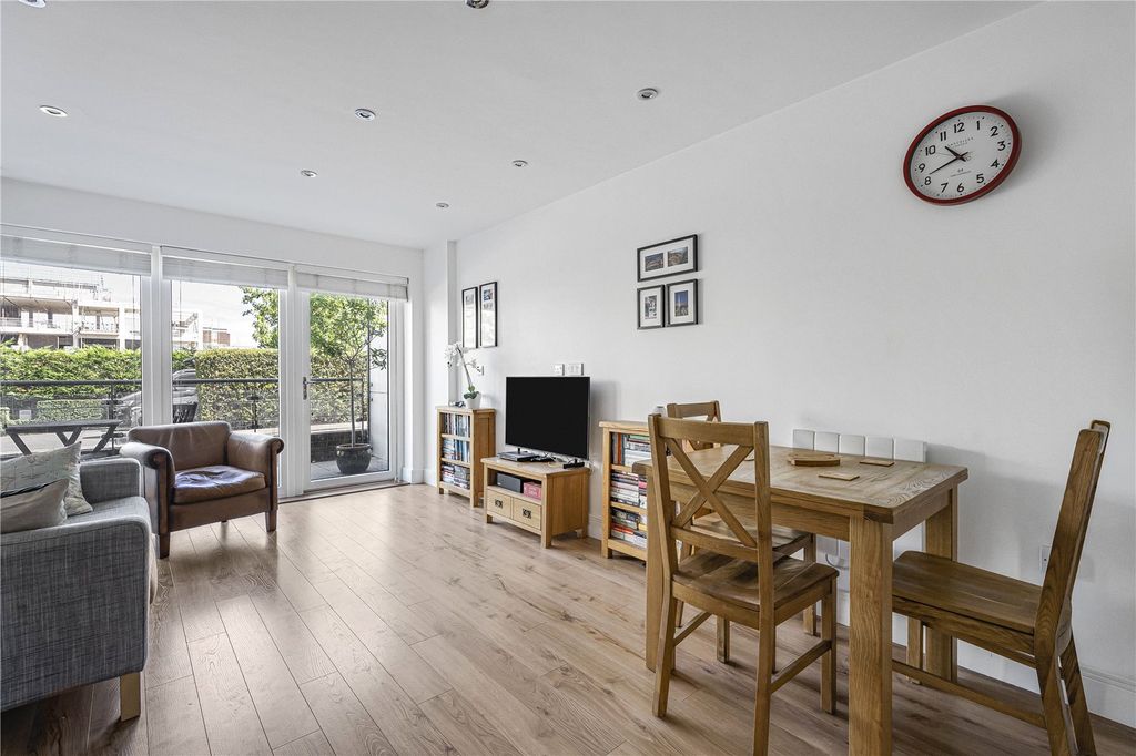 Property photo 1 of 20 Reception Room