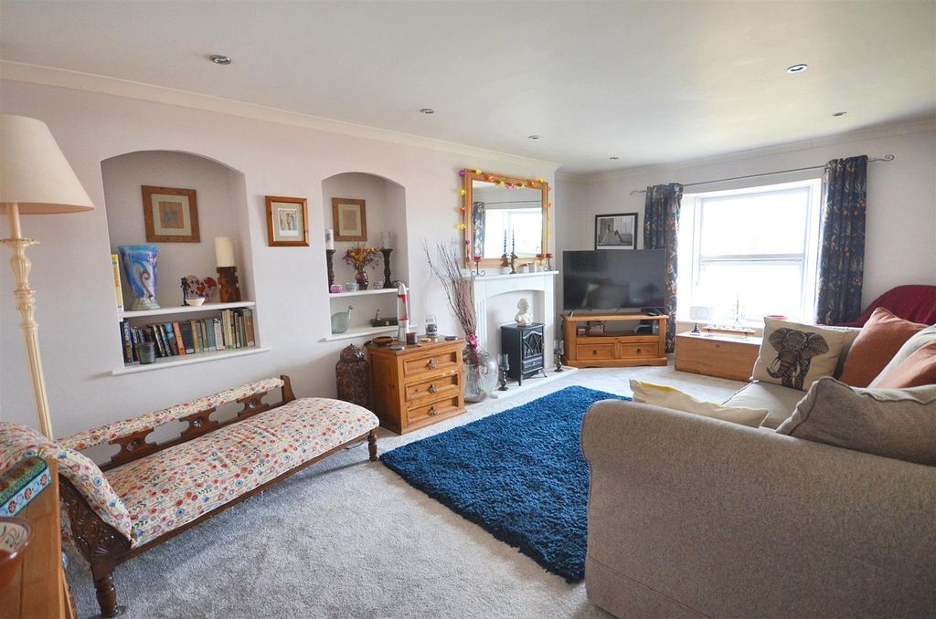 Property photo 2 of 12 Siting Room