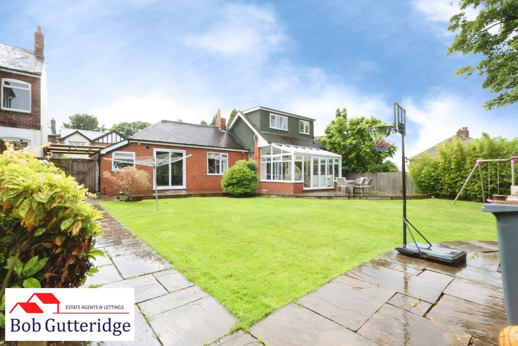 Property photo 2 of 35 Enclosed Rear Garden