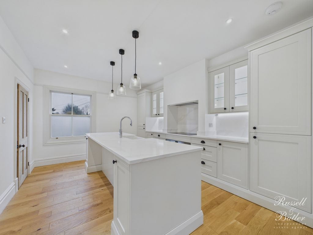 Property photo 2 of 23 Cam01995G0-Pr0392-Still008