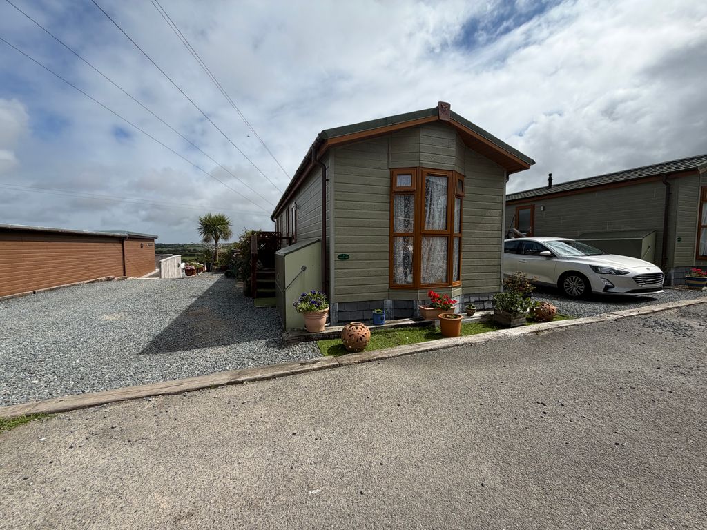 Property photo 1 of 18 Front And Parking