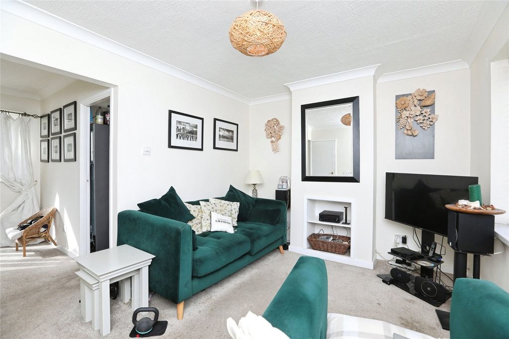 Property photo 2 of 20 Lounge