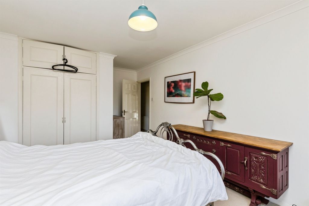 Additional image 17 of 3 bed flat for salePaddockhall Road, Haywards Heath RH16