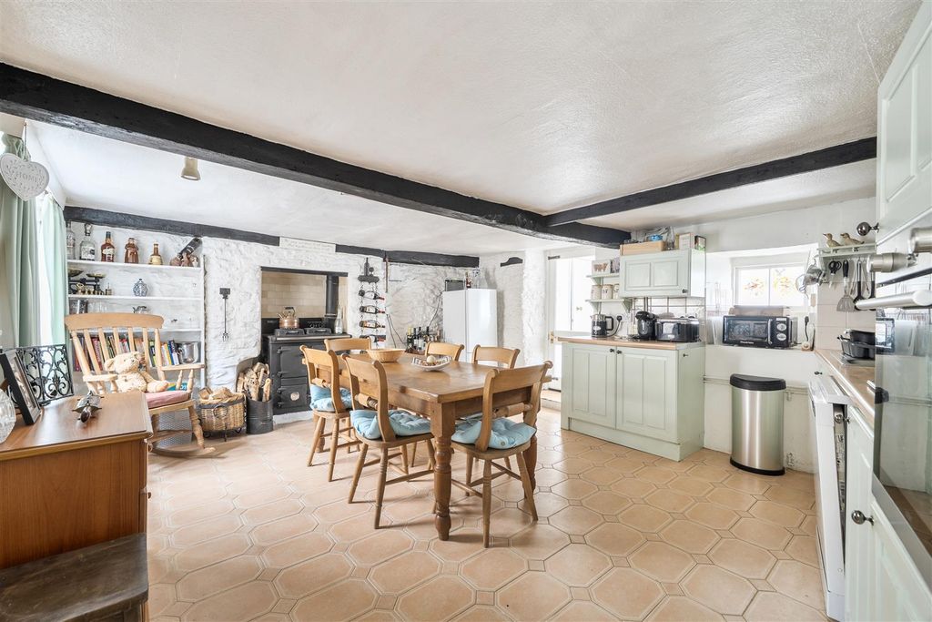 Property photo 3 of 14 Kitchen Diner
