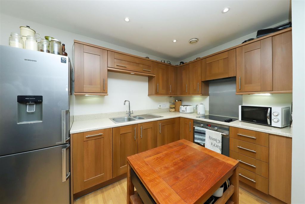 Property photo 3 of 13 Kitchen