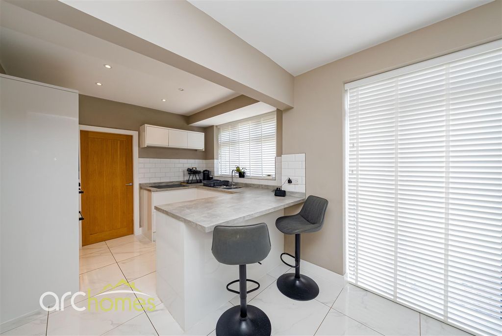 Property photo 3 of 36 Park-11.Jpg