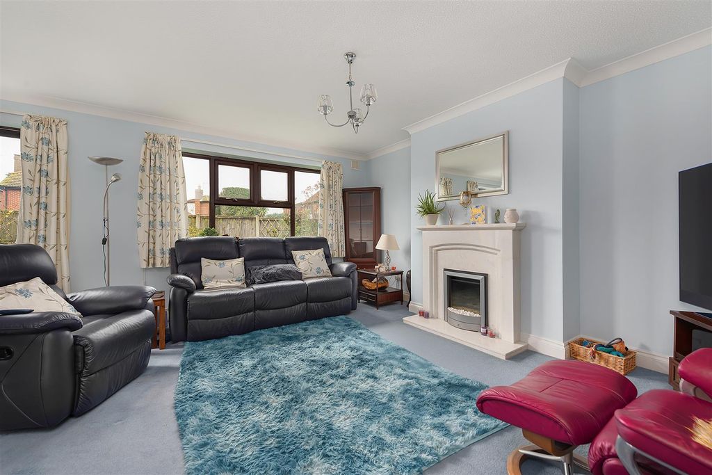 Property photo 2 of 13 Beechcroft, Chestfield, Whitstable