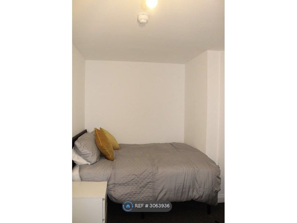 Property photo 3 of 8 Double Bed