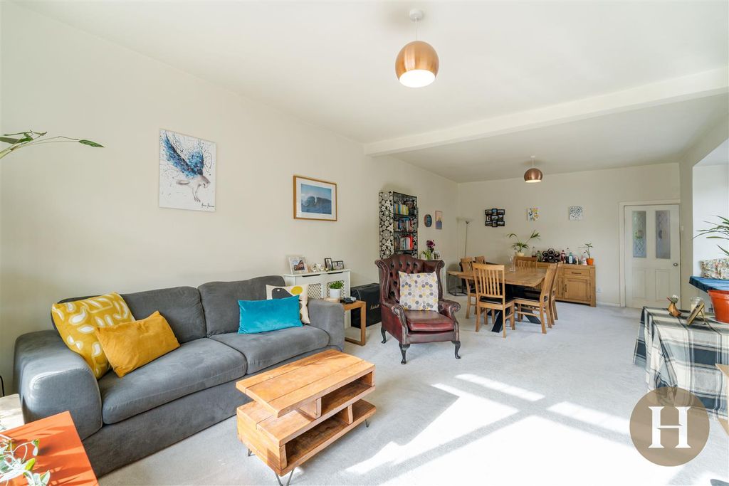 Property photo 2 of 33 Hadleigh Estate Agents-9.Jpg