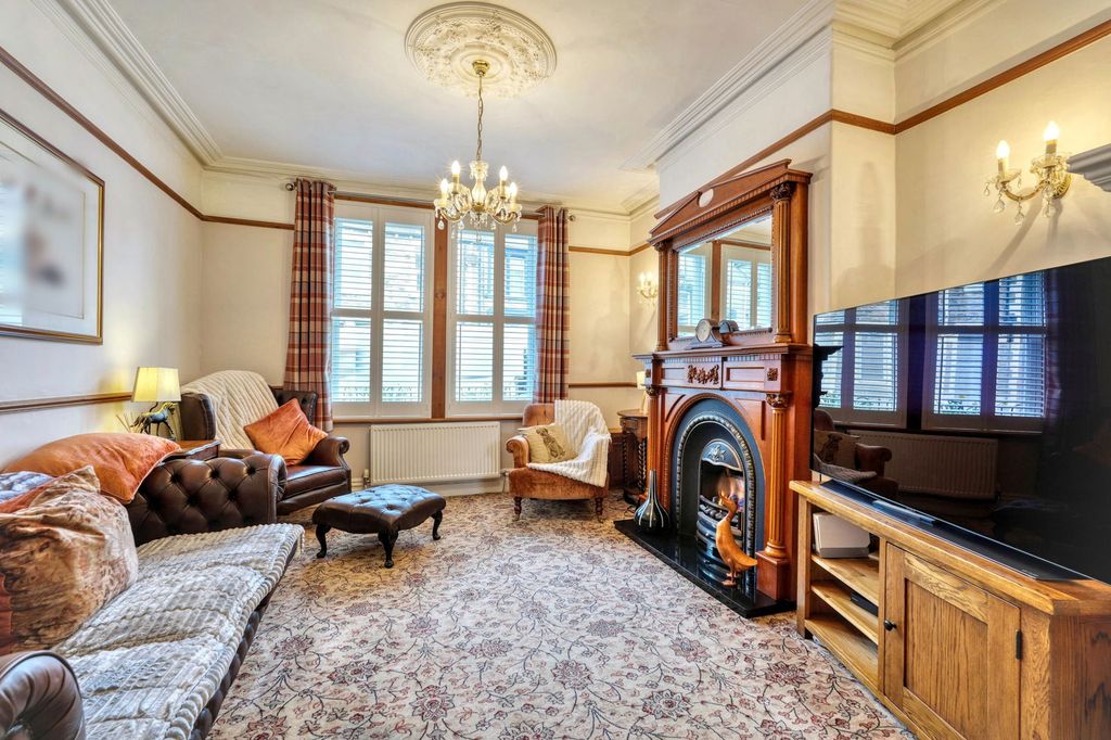 Property photo 2 of 23