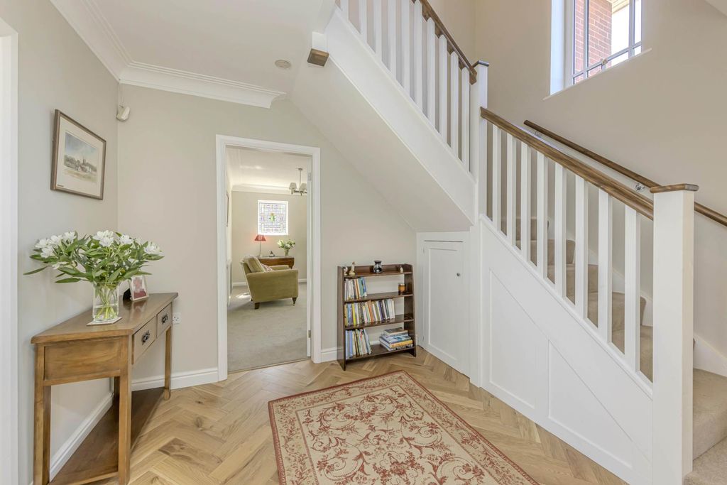 Property photo 2 of 25