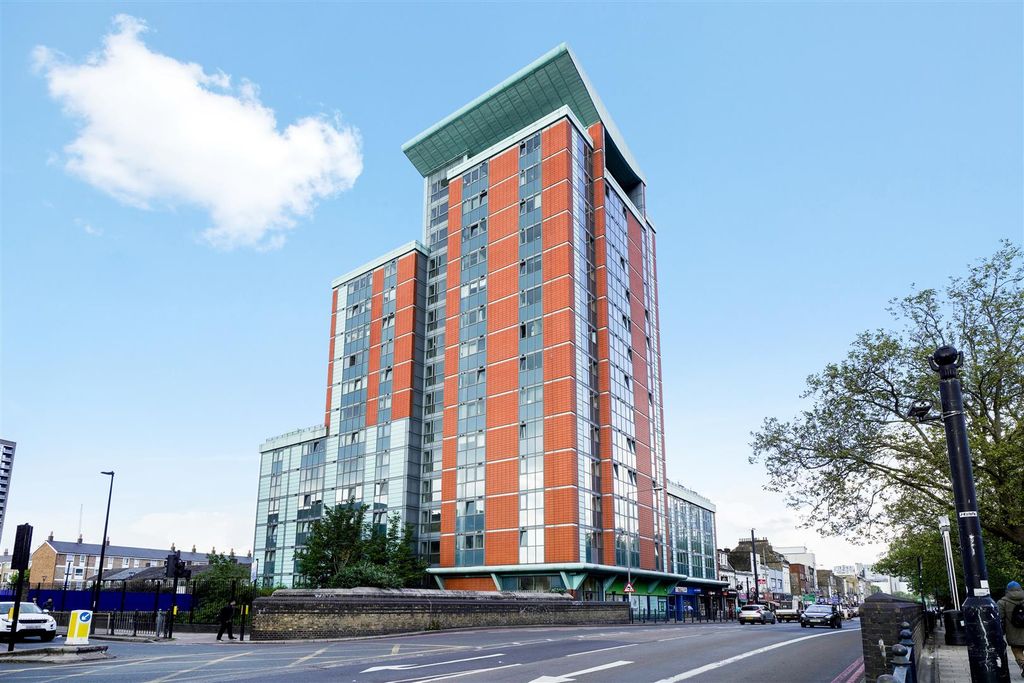 Property photo 2 of 17 Flat 68, 187 East India Dock Road - Fiar9Frv04Ossg