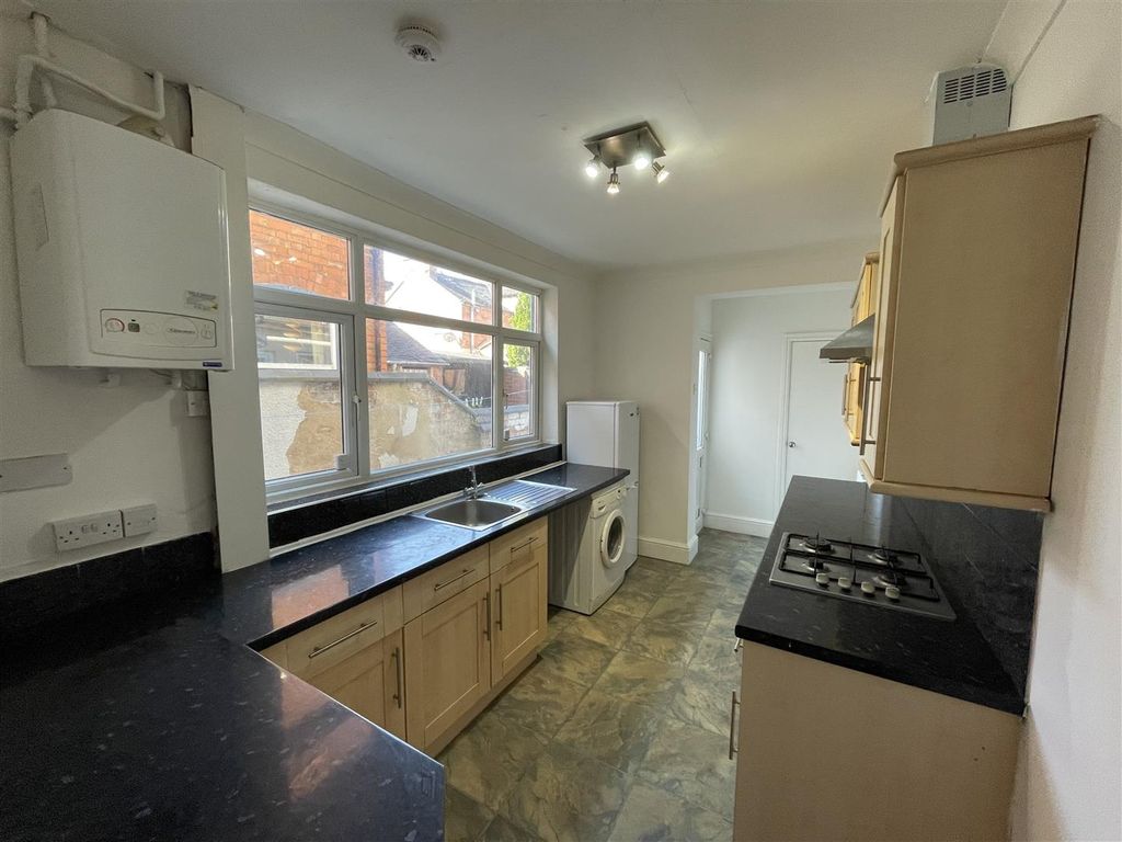 Property photo 2 of 18 Kitchen