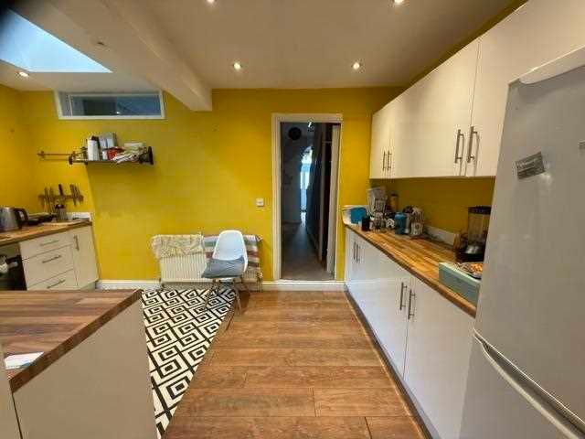 Property photo 2 of 7 Kitchen