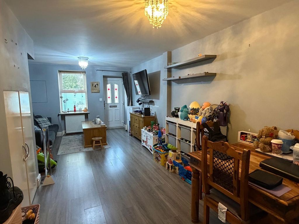 Property photo 3 of 12 Picture 3