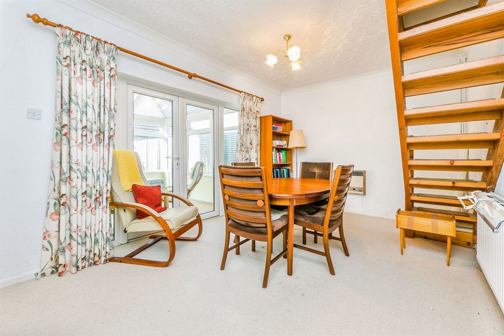 Property photo 3 of 23