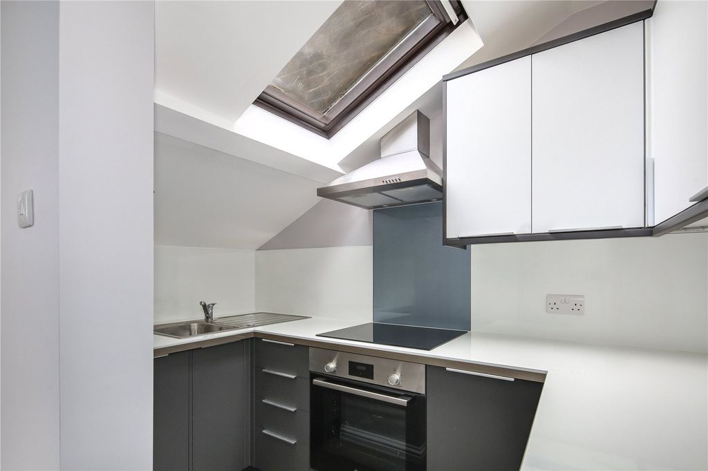 Property photo 3 of 10 Kitchen