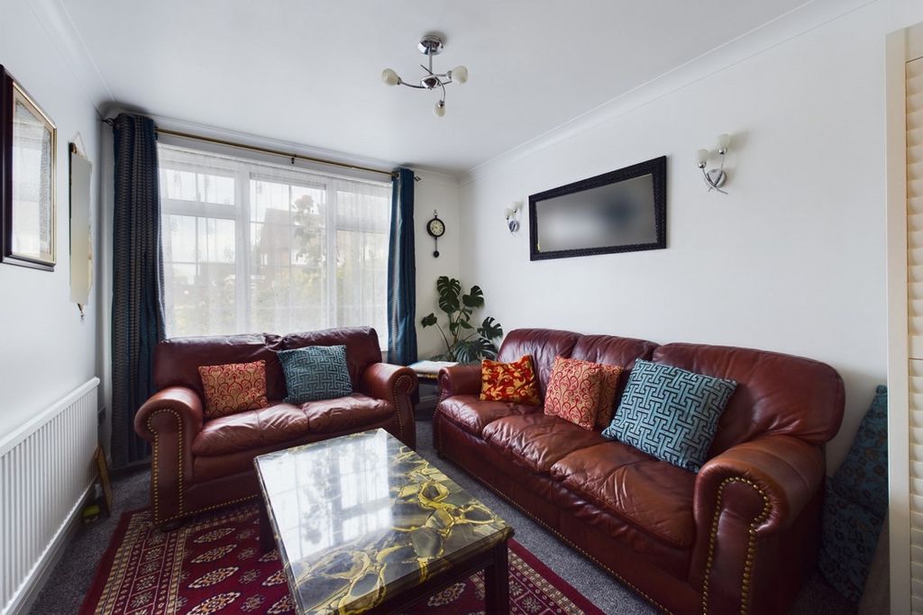 Property photo 3 of 18