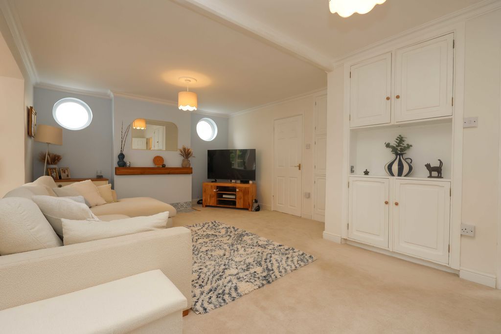 Property photo 2 of 21 Sitting Room