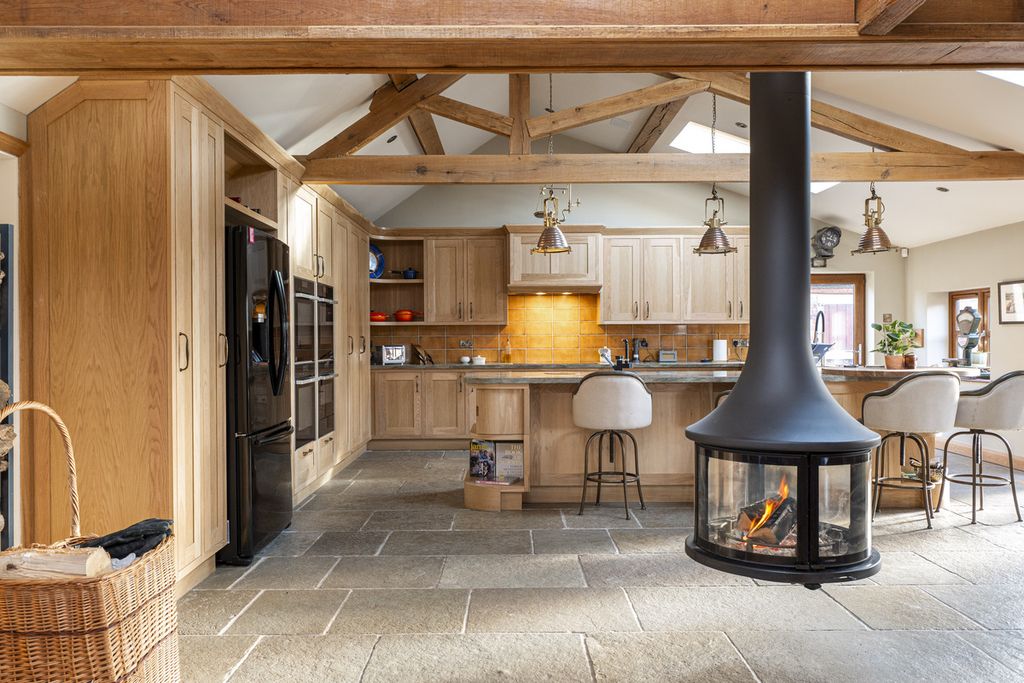 Property photo 2 of 36