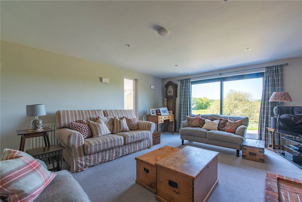 Property photo 3 of 19 Sitting Room