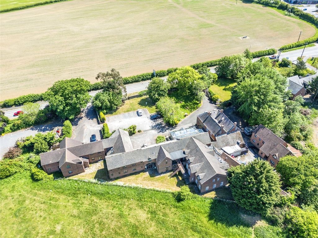 Property photo 2 of 37 Picture No. 05