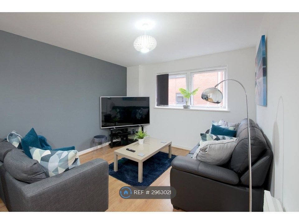 Property photo 1 of 11 Living