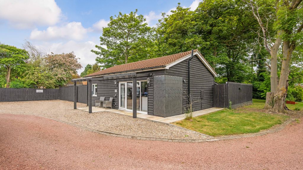 Property photo 3 of 76