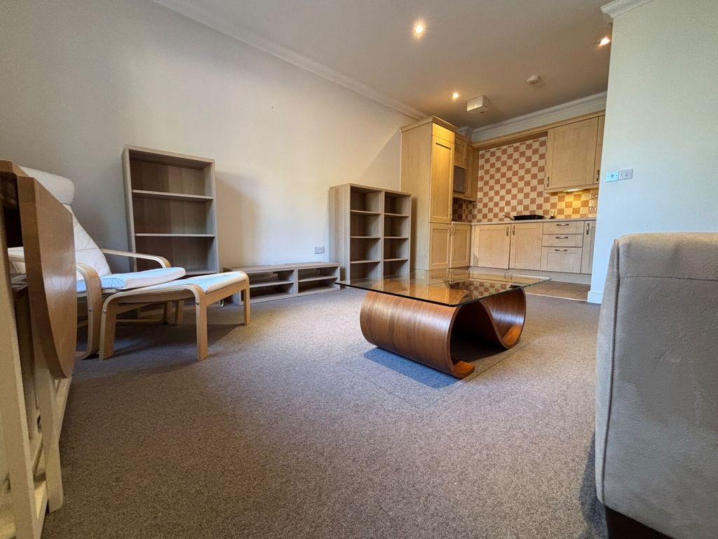 Property photo 2 of 6 9Dbdb00B-7844-4F40-96Eb-Ae2930218018
