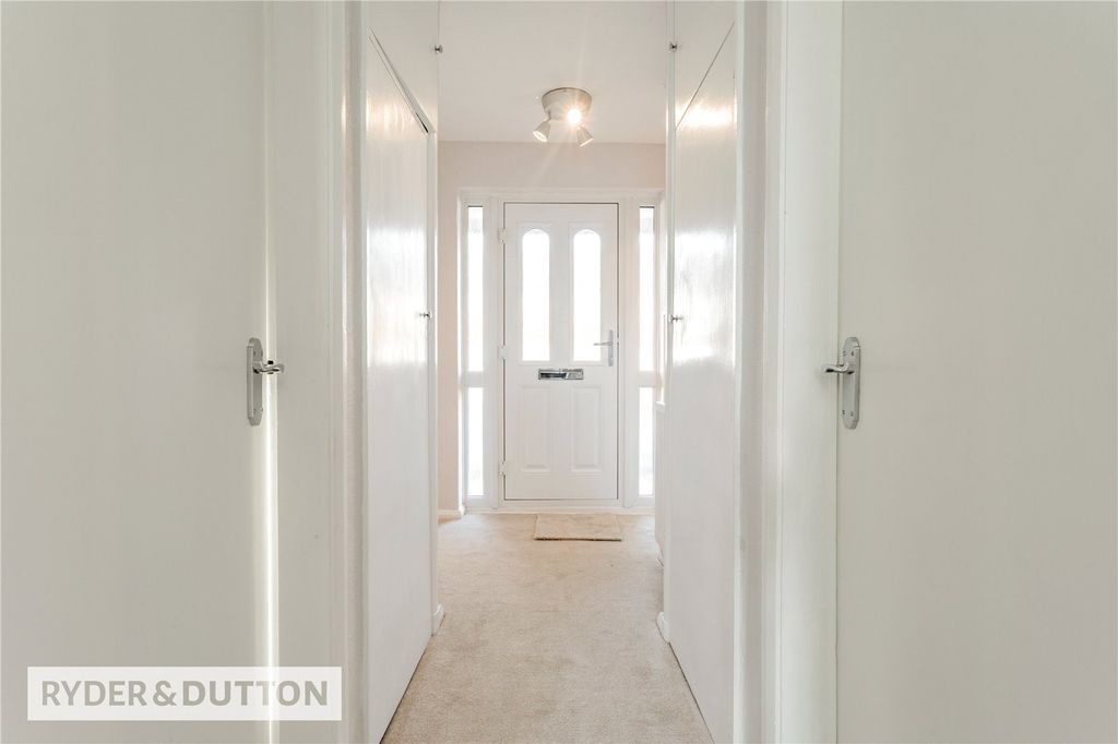 Property photo 2 of 19 Entrance Hall