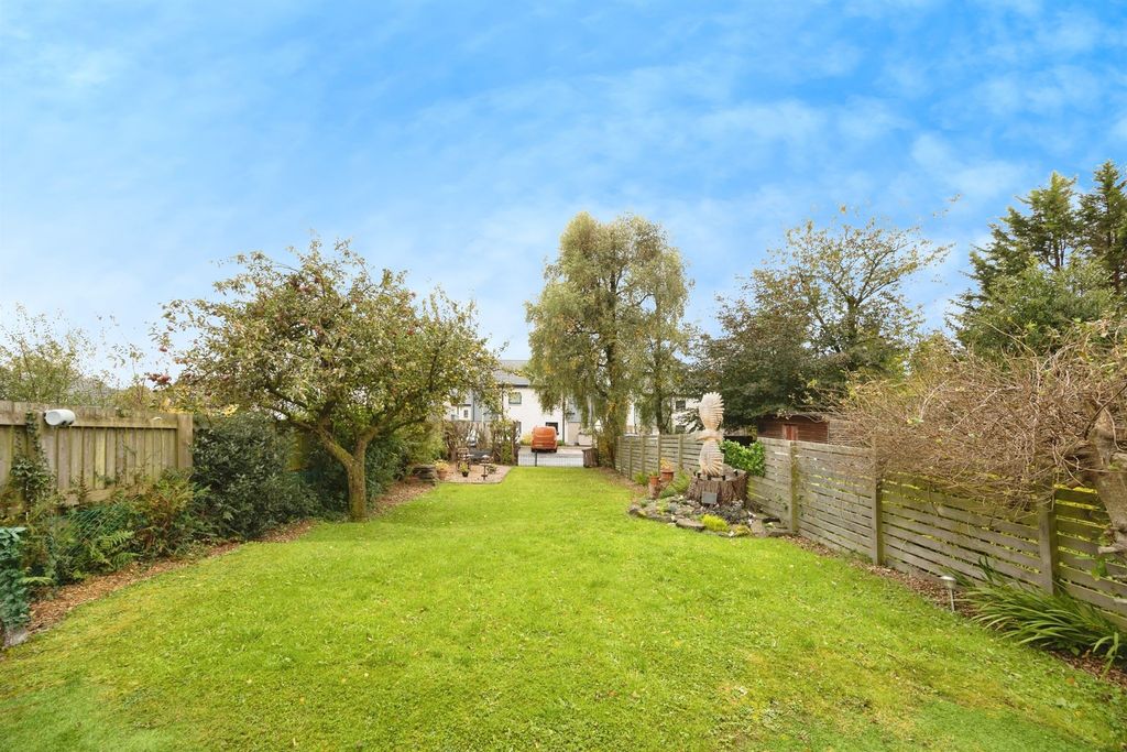 Property photo 2 of 21