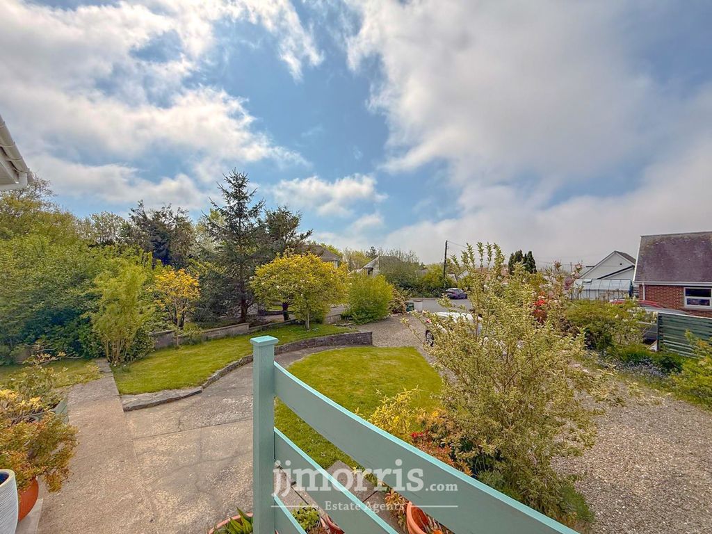 Property photo 2 of 37