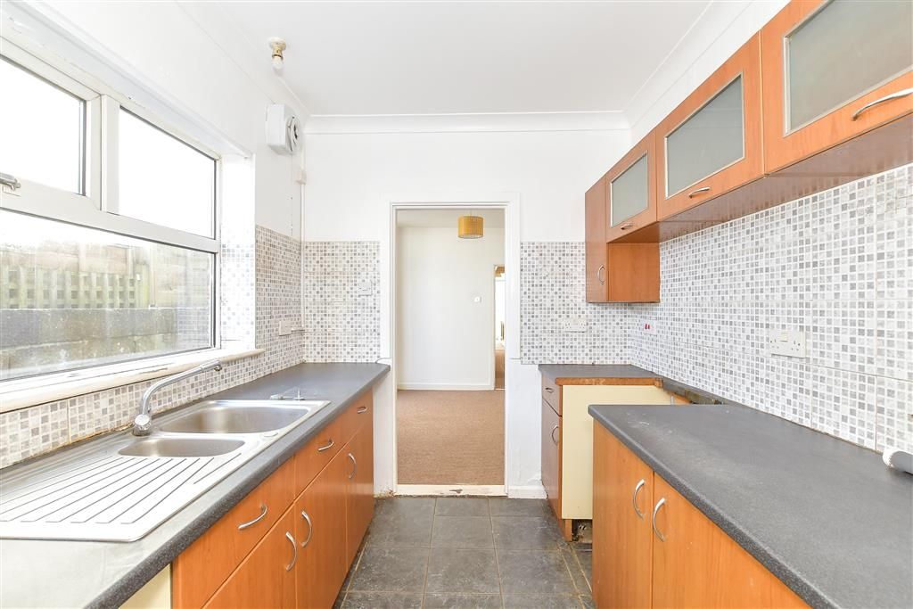 Property photo 3 of 11 Kitchen