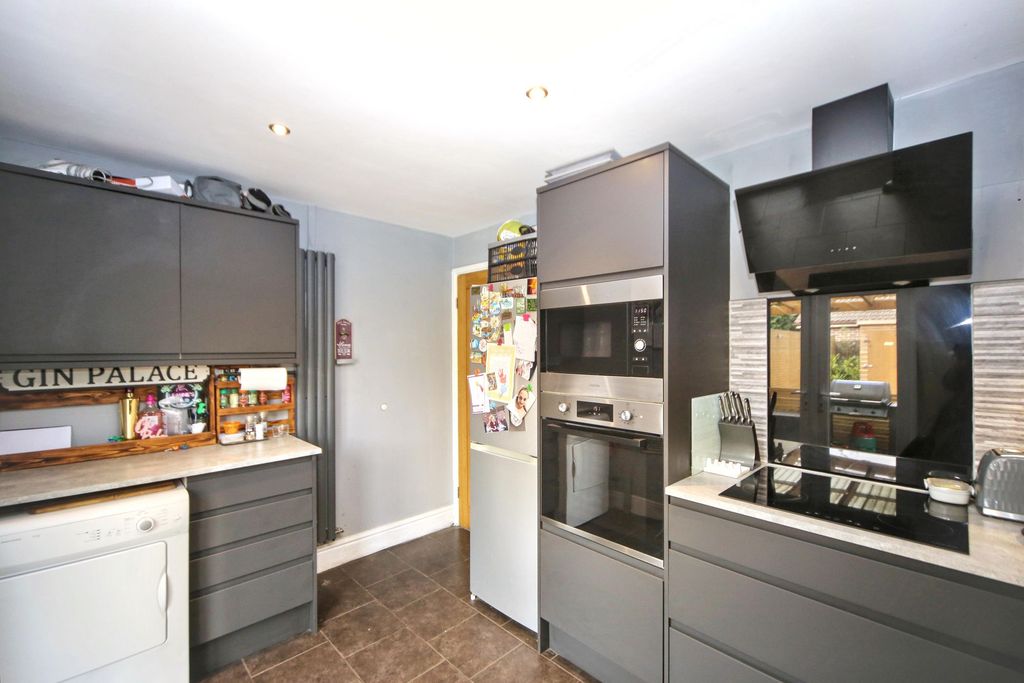 Property photo 3 of 21