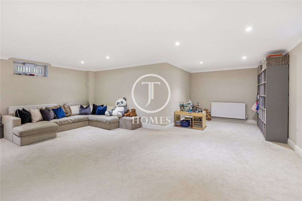 Property photo 2 of 12 Picture No. 16