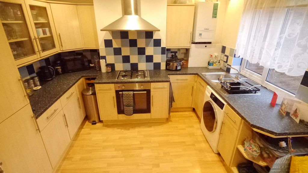 Property photo 3 of 11