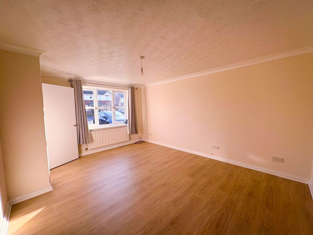 Property photo 3 of 40 Image