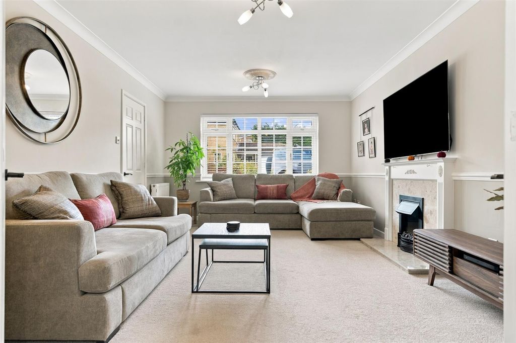 Property photo 2 of 16 12 Elmdon Coppice_8.Jpg