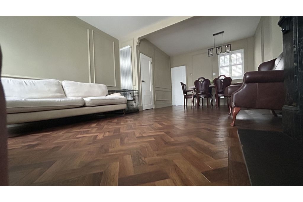 Property photo 2 of 25