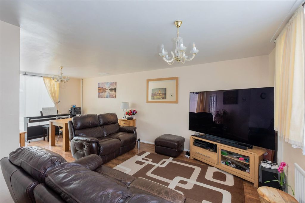 Property photo 3 of 14 25 Borderside-12.Jpg