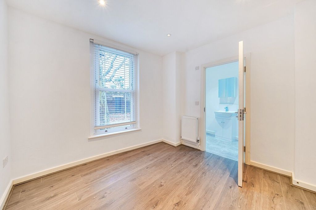 Property photo 2 of 16 Picture No. 28