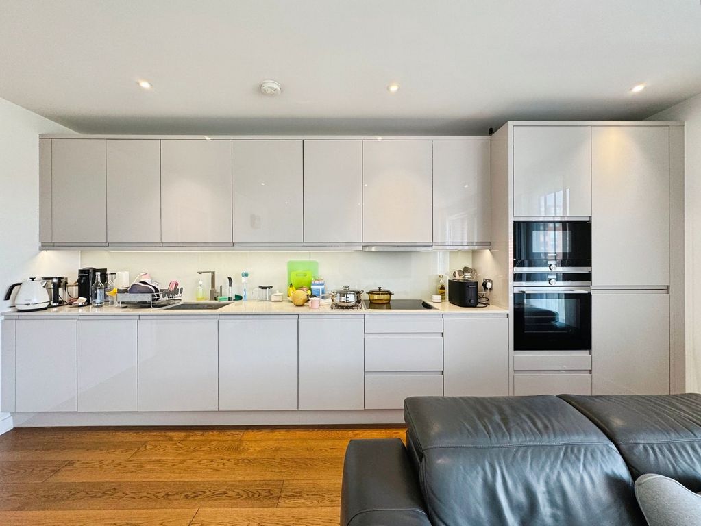 Property photo 3 of 18 Kitchen